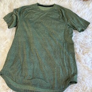 Lululemon License to Train dark Green Short Sleeve Athletic Shirt